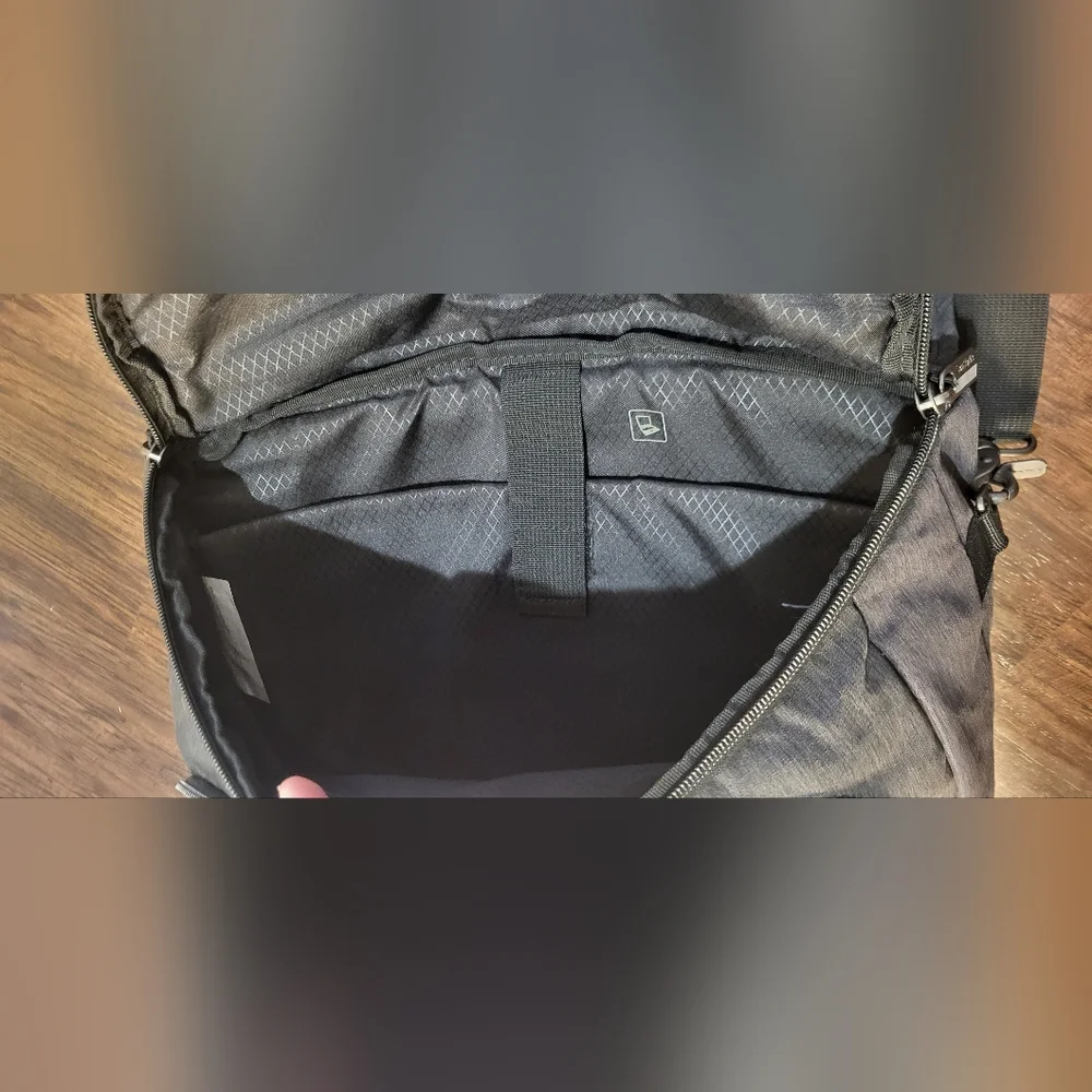 Samsonite Modern Utility Laptop Messenger Bag